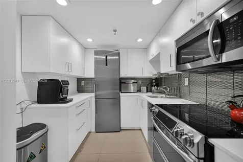 2401 Collins Avenue Miami Beach FL 33140