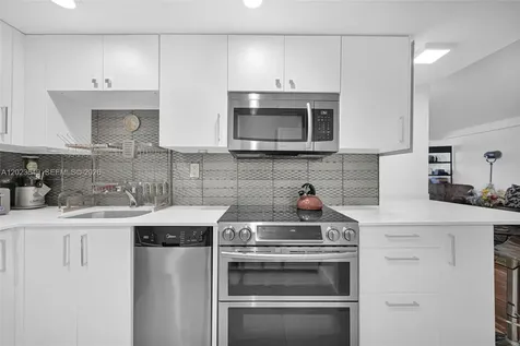 2401 Collins Avenue Miami Beach FL 33140