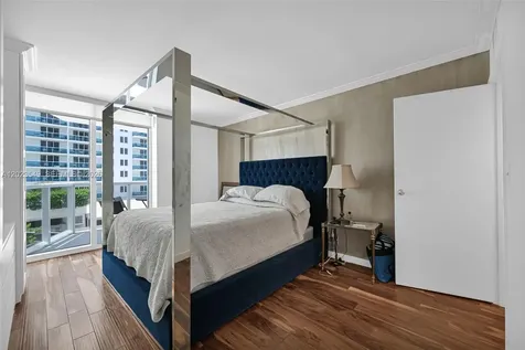 2401 Collins Avenue Miami Beach FL 33140