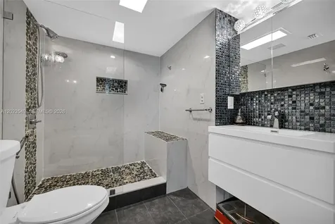 2401 Collins Avenue Miami Beach FL 33140
