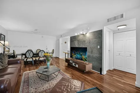 2401 Collins Avenue Miami Beach FL 33140