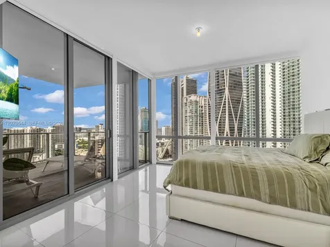 851 NE 1st Avenue Miami FL 33132