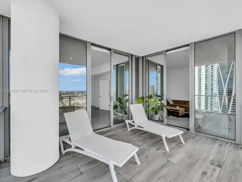 851 NE 1st Avenue Miami FL 33132