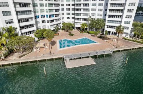 9102 W Bay Harbor Drive Bay Harbor Islands FL 33154