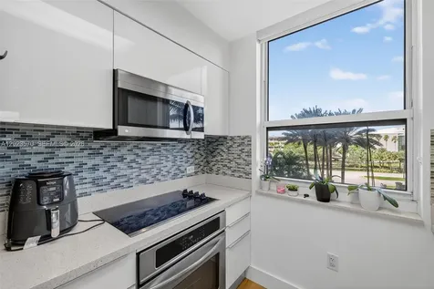 19501 W Country Club Drive Aventura FL 33180