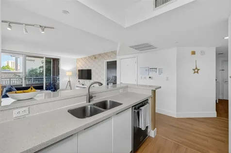 19501 W Country Club Drive Aventura FL 33180