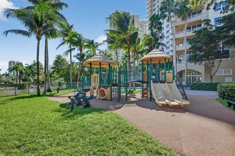 19501 W Country Club Drive Aventura FL 33180