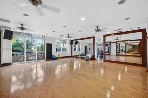 19501 W Country Club Drive Aventura FL 33180