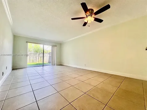 5201 Geneva Way Doral FL 33166