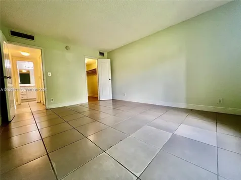 5201 Geneva Way Doral FL 33166