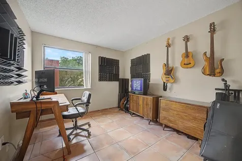 10233 NW 9th St Circle Miami FL 33172