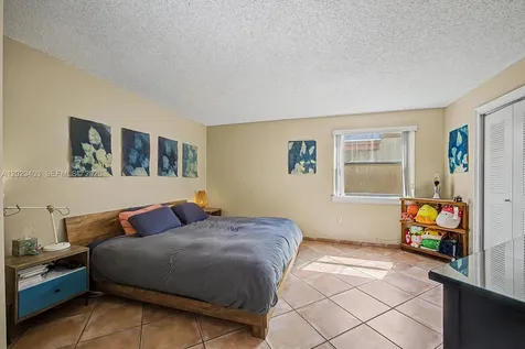 10233 NW 9th St Circle Miami FL 33172