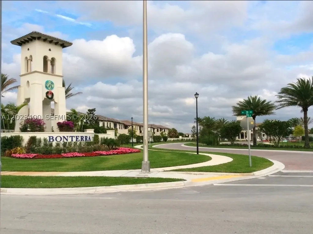 9261 W 33rd Way Hialeah FL 33018