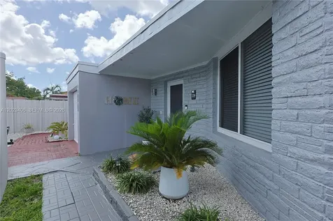 330 W 44th Street Hialeah FL 33012