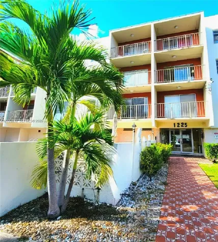 1225 NE 124th Street North Miami FL 33161