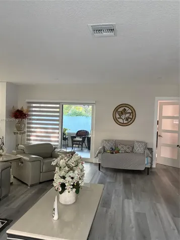 74 Ter N 74 Terrace Hollywood FL 33024