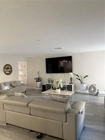 74 Ter N 74 Terrace Hollywood FL 33024