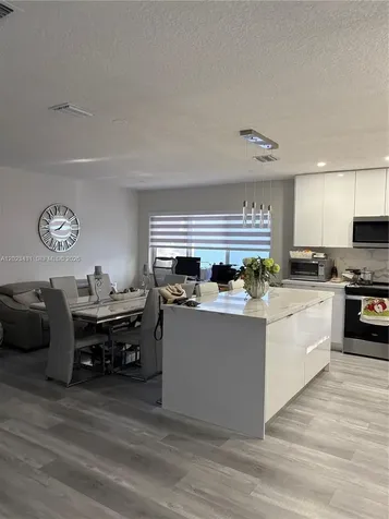 74 Ter N 74 Terrace Hollywood FL 33024