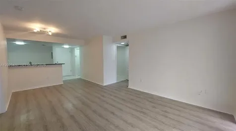 2642 Collins Avenue Miami Beach FL 33140