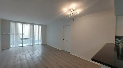 2642 Collins Avenue Miami Beach FL 33140