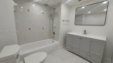 2642 Collins Avenue Miami Beach FL 33140