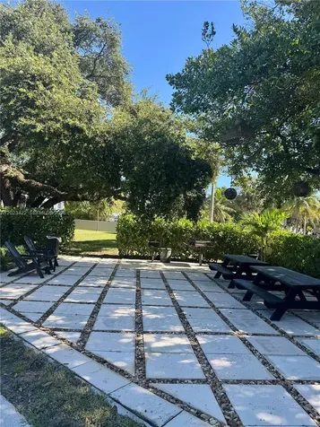 605 Ives Dairy Road Miami FL 33179