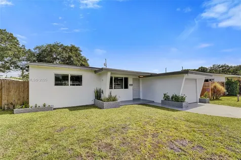 3234 Roosevelt Street Hollywood FL 33021