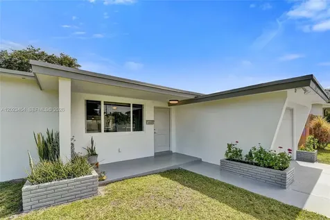3234 Roosevelt Street Hollywood FL 33021