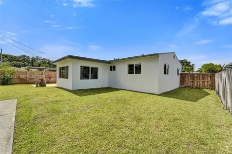 3234 Roosevelt Street Hollywood FL 33021