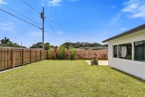 3234 Roosevelt Street Hollywood FL 33021
