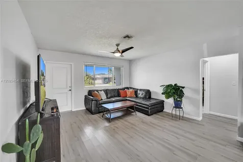 3234 Roosevelt Street Hollywood FL 33021