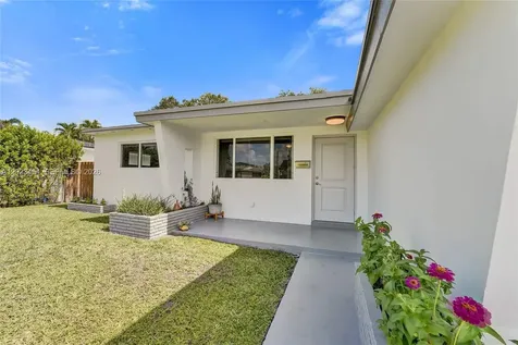 3234 Roosevelt Street Hollywood FL 33021