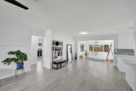 3234 Roosevelt Street Hollywood FL 33021