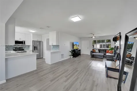 3234 Roosevelt Street Hollywood FL 33021