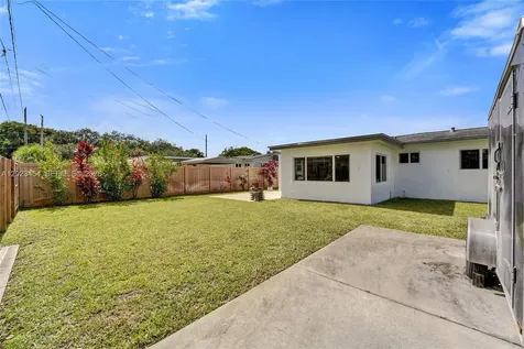 3234 Roosevelt Street Hollywood FL 33021