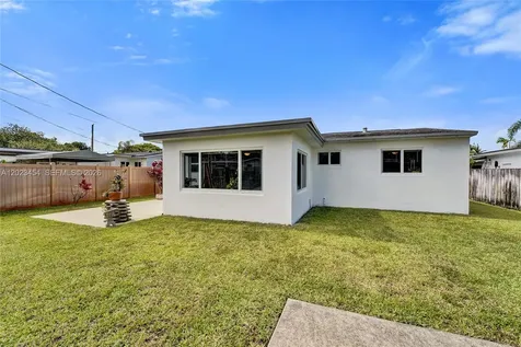 3234 Roosevelt Street Hollywood FL 33021