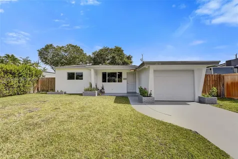3234 Roosevelt Street Hollywood FL 33021