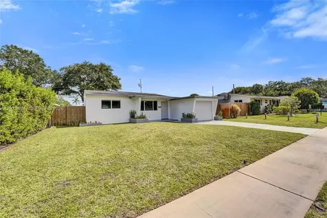 3234 Roosevelt Street Hollywood FL 33021