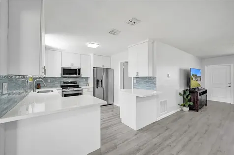3234 Roosevelt Street Hollywood FL 33021