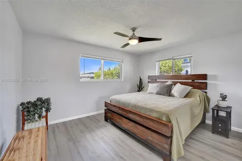 3234 Roosevelt Street Hollywood FL 33021