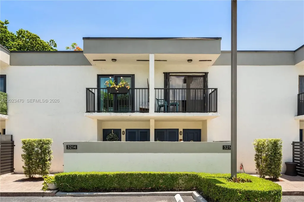 3214 W Trade Avenue Miami FL 33133