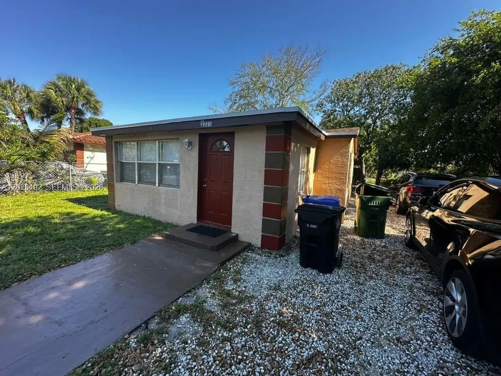 2221 NW 6th Court Fort Lauderdale FL 33311