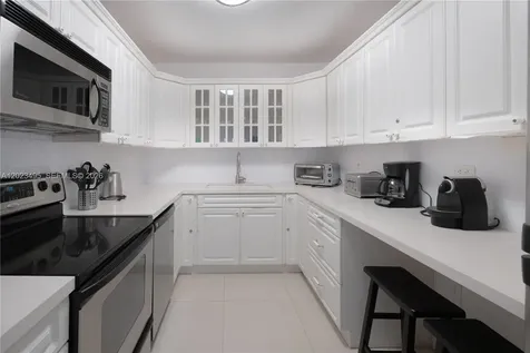 5601 Collins Avenue Miami Beach FL 33140