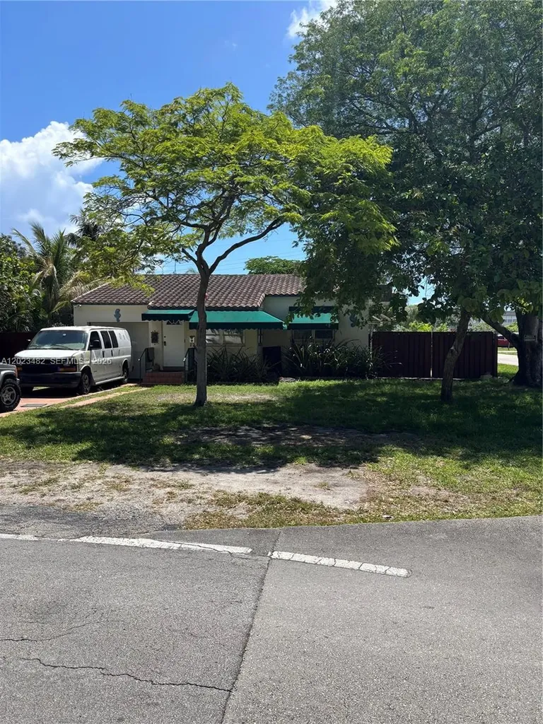 1501 N 16th Court Hollywood FL 33020