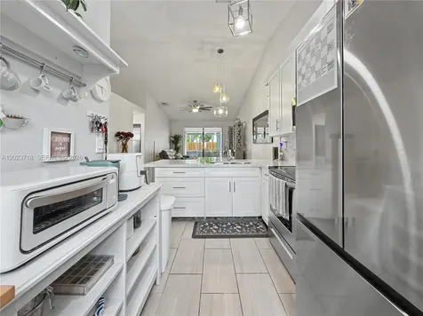 6704 NW 192nd Terrace Hialeah FL 33015