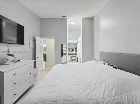 6704 NW 192nd Terrace Hialeah FL 33015