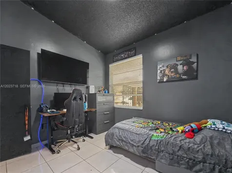 6704 NW 192nd Terrace Hialeah FL 33015