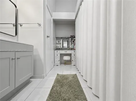 6704 NW 192nd Terrace Hialeah FL 33015
