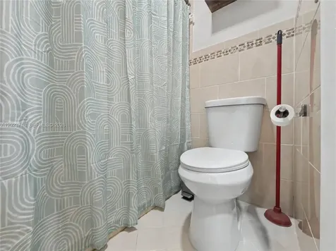 6704 NW 192nd Terrace Hialeah FL 33015