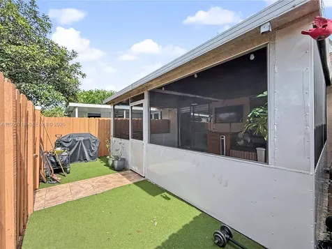 6704 NW 192nd Terrace Hialeah FL 33015